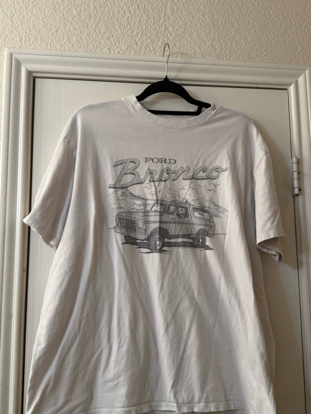 Ford Bronco Graphic Tee - off white/beige Abercrombie and Fitch Boyfriend Tee